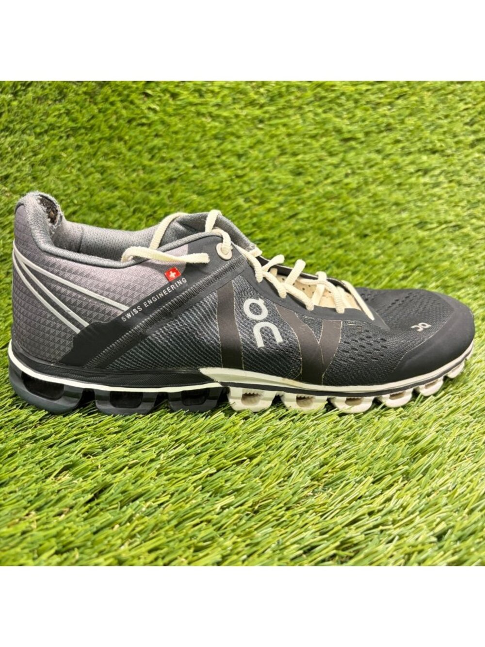 On Cloudflow Womens Size 7.5 Black Gray Athletic Running Walking Shoes Sneakers